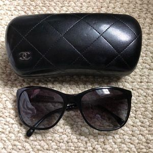 Chanel used black sunglasses